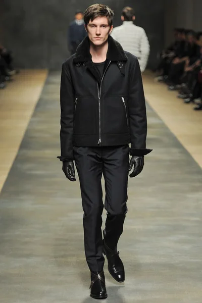 Look 28